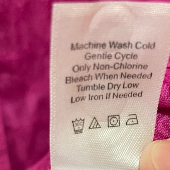 Coldwater Creek Women’s size XL bright pink button up long sleeve and rolled up - Picture 3 of 7